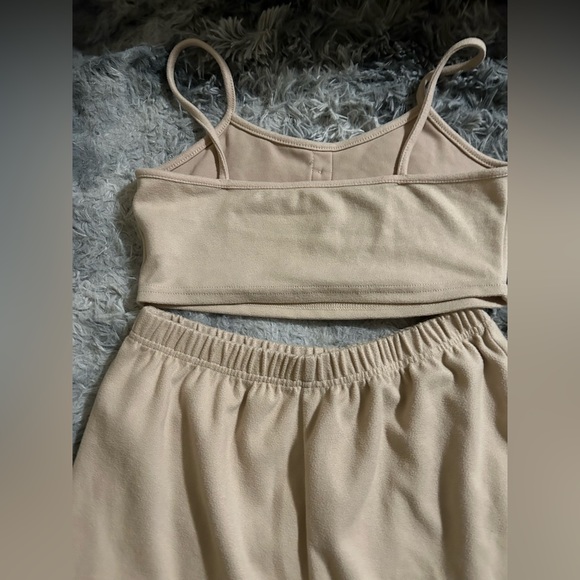 Matching Top & Shorts - Cream Color - Picture 5 of 7